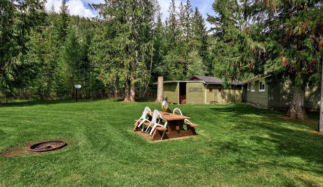 Cozy Private Cottage Near Lake!