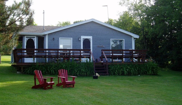 Cozy, private ocean/beach front cottage with spectacular views in Fortune PEI