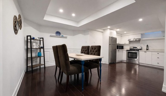 Cozy, Private & Spacious Basement In Aurora