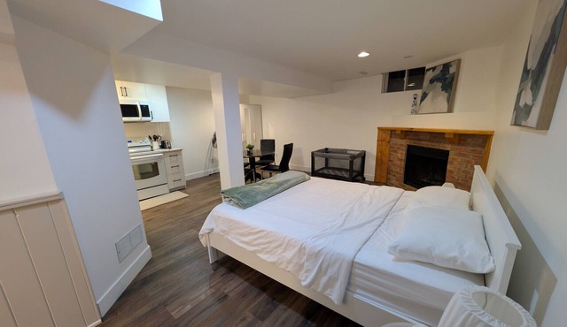 Cozy & Private Suite w/Private Entrance & Parking