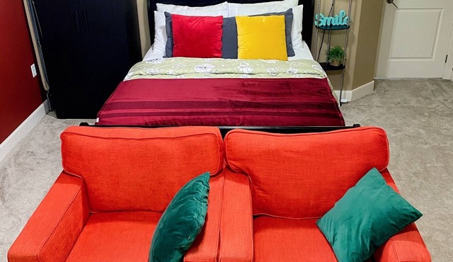 Cozy, Private Suite in Bedford — Bed, Laundry,kitchenette and Self Check in