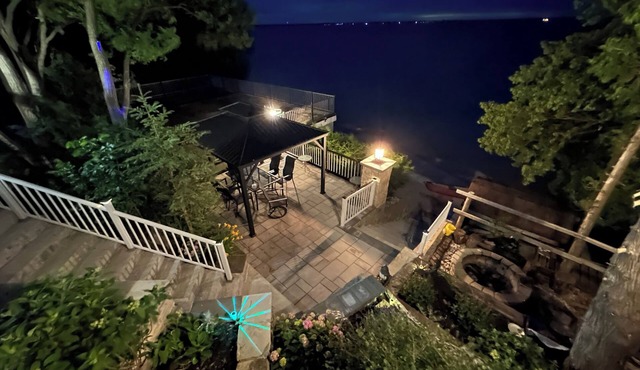 Cozy Private Waterfront Cottage at Lake Simcoe in Beaverton
