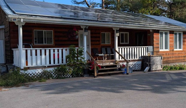 Cozy retreat nestled in an Apple Orchard. Rural living close to the city!