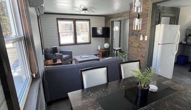 Cozy remodelled house minutes away from hiking trails and Chaleur Bay