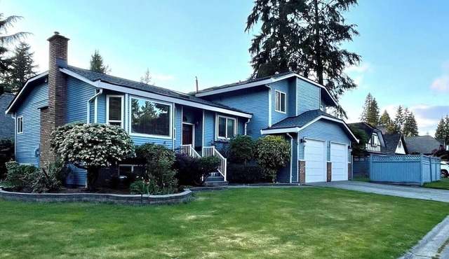 Cozy, renovated home in Delta's Sunshine Hills, near shops, trails, and transit!