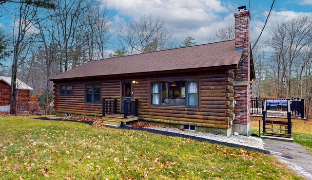 Cozy Retreat with Spacious Deck, Firepit, and Outdoor Adventures Nearby in Center Barnstead