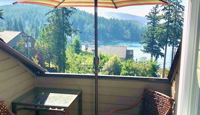 Cozy retreat with stunning ocean & fir tree views