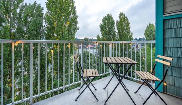 Cozy Rustic Haven near Downtown Abbotsford
