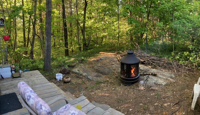 Cozy rustic private cottage 1 minute to beach