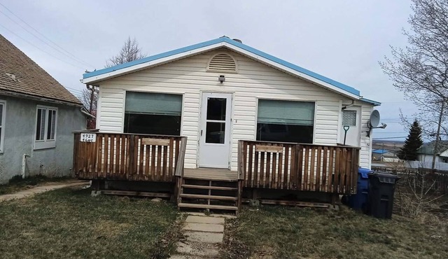 cozy stay in Spirit River, near shops and Dunvegan Provincial Park.