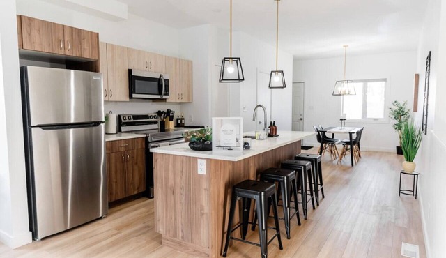 Cozy Stay Near Airport|Bright, Clean and Peaceful!