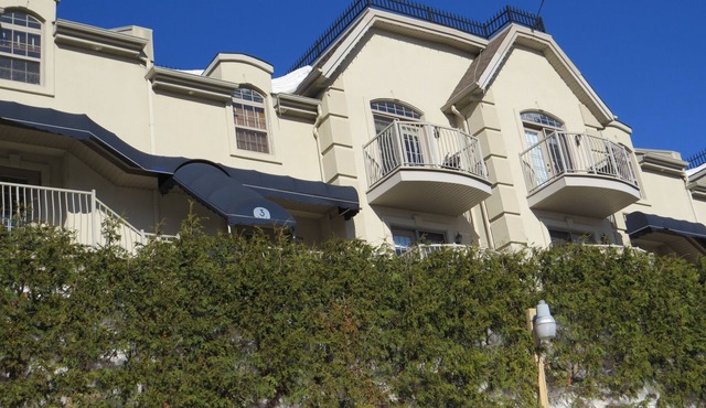 Cozy studio in nice Piedmont with AC, WiFi, parking, kitchenette