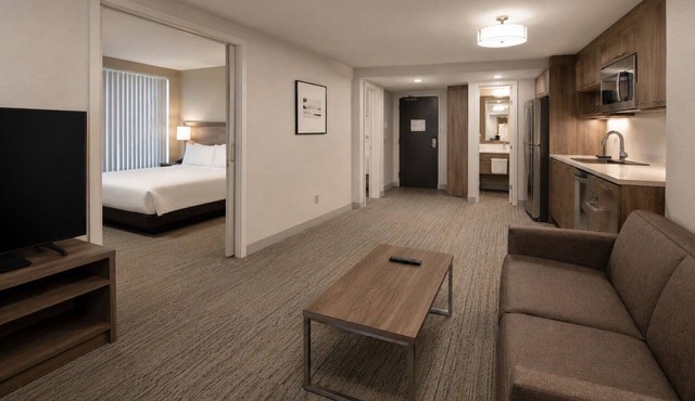 Cozy Studio Toronto Retreat Close to Transit & Attractions