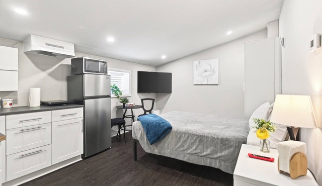 Cozy Studio w/Parking | Heart of Ridgetown