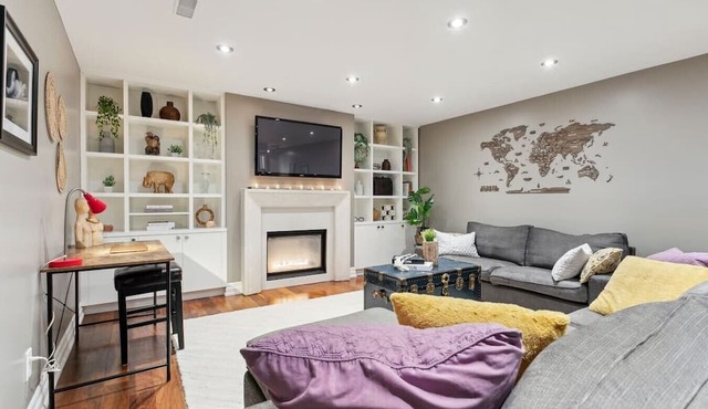 Cozy & Stylish 2BR w/Hot Tub & Fireplaces