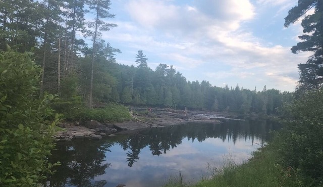 Cozy trailer right on the Madawaska River