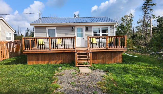 Cozy Two Bedroom North Shore Cottage