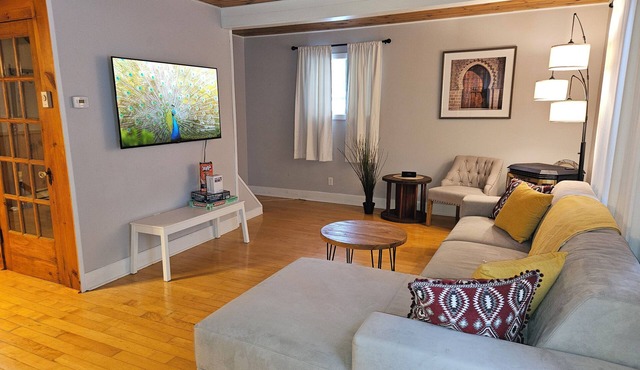 Cozy Urban Cottage | Bright, Peaceful Retreat Near Queen’s, Downtown & Airport