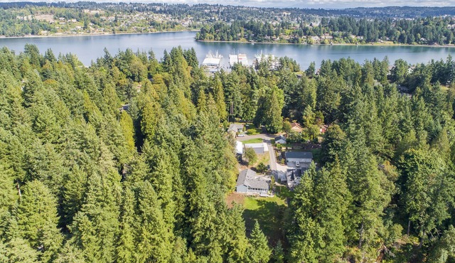 Cozy Water Front with Puget Sound Bay View in your Backyard in Bremerton