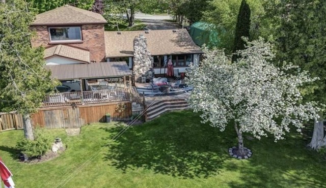 COZY WATERFRONT COTTAGE ON CHEMONG LAKE, ONLY 1.5HRS FROM TORONTO