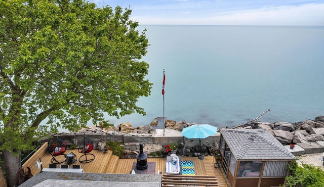 Cozy waterfront cottage