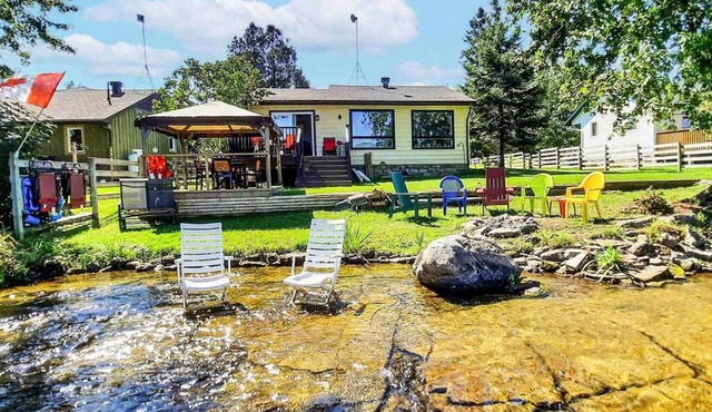 Cozy Waterfront Cottage, WiFi-Netflix-Dog Friendly