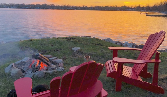 Cozy waterfront house on lake Simcoe, 3 minutes from downtown Orillia