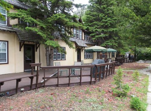 Crandell Mountain Lodge