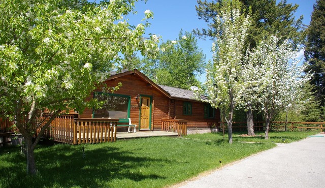 Creekside 3 Bedroom Cabin
