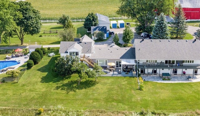 Creemore Country Estate With Pool/Tennis/Event Venue