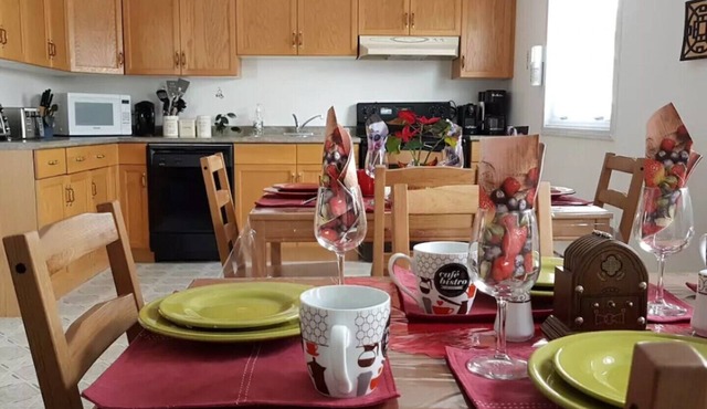 Crest View Guesthouse - Crest View Guesthouse - Deluxe Room F02 in Chapleau
