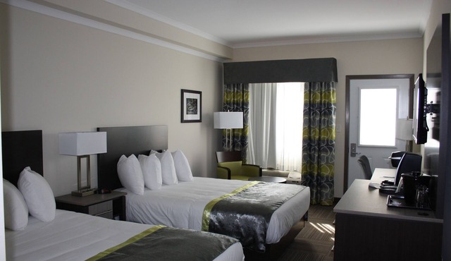 Crossroads Inn & Suites