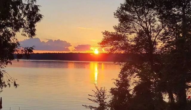 Crowe Lake Lodge- Amazing Fall Colours!