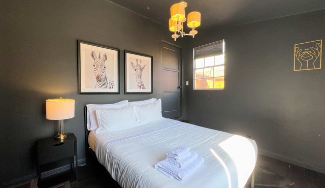 Cubier: Eclectic SoFi-Adjacent 3BR House (HM-CULC2) in Los Angeles
