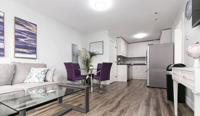Cute 2bedroomSuite Close to City