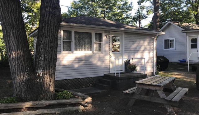 Cute Cottage, 2 min Walk to Beach, BCC #2