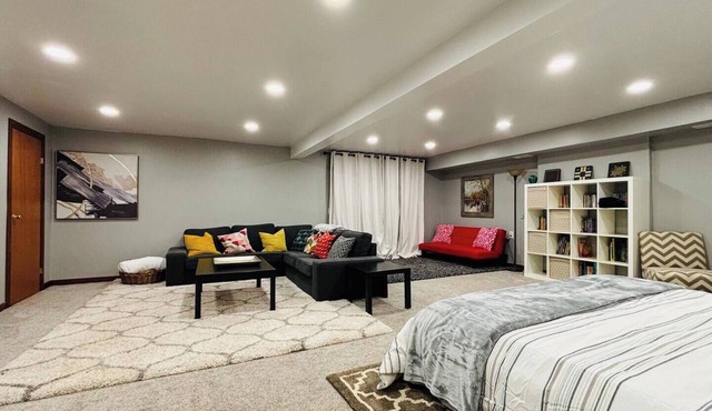 Cute practical walkout basement studio in Brush Prairie