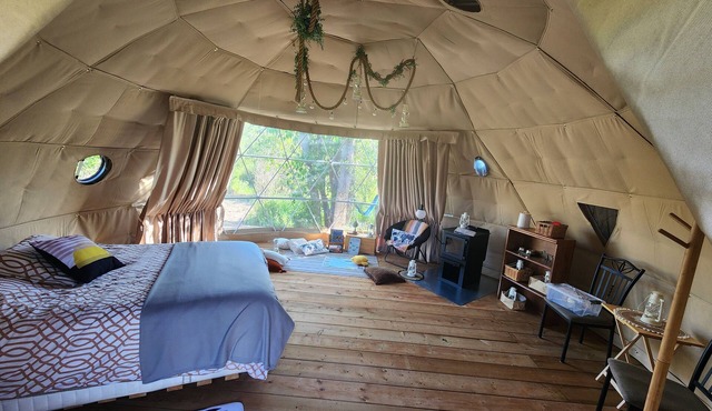 #D4 Badlands Bunker Dome-1 Queen bed -Pet friendly