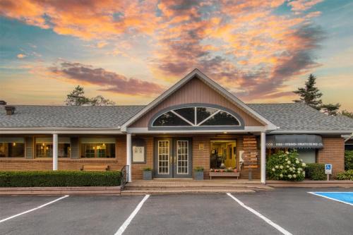 Dannys Suites, SureStay Collection by Best Western