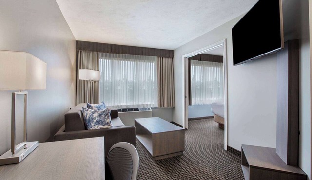 Days Inn & Suites by Wyndham Moncton