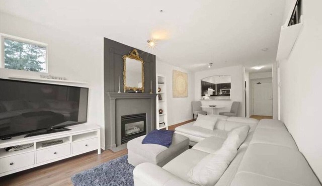 Deep Cove Cozy 1BR Condo