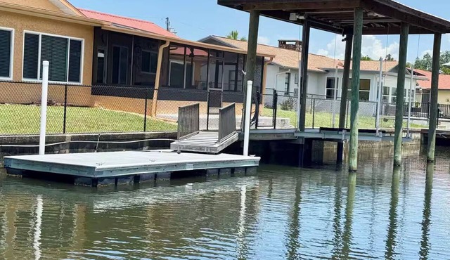 Deep Water Canal with 20' Floating Dock and Game Room in Crystal River