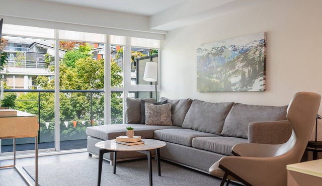 Deluxe One Bedroom Apartment in Trendy Yaletown