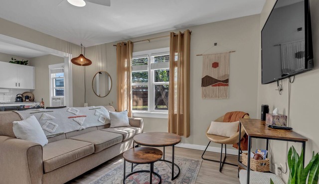 Desert Shores: 103 (Dog Friendly) Minutes from Okanagan Lake
