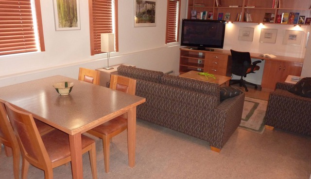 Designer Suite In The Heart Of Kitsilano.