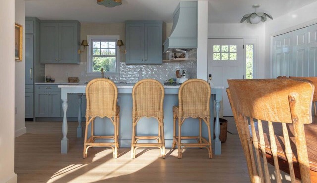 Designer Waterfront Newly Renovated Cottage "ROXABOXEN"