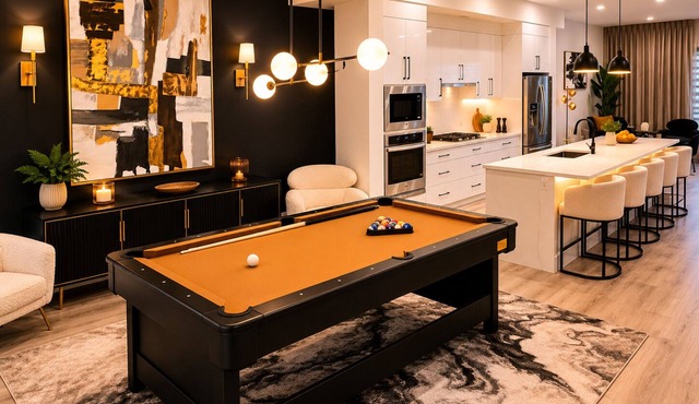Diamond Lux | Brand New 3BR + Bonus Room | Sleeps 8+ | 10mins from Stampede park