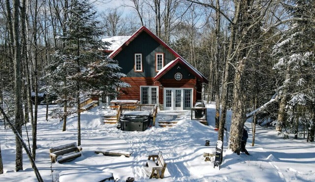 "Dingle Run Lodge" at Sir Sam's (hot tub/sauna)