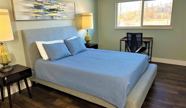 Discover St. Maries charm in our spacious 3-bedroom retreat in Saint Maries
