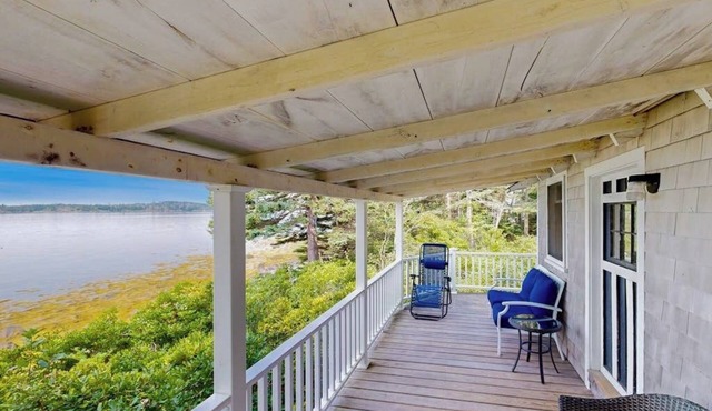 Dog-friendly oceanfront cottage with views